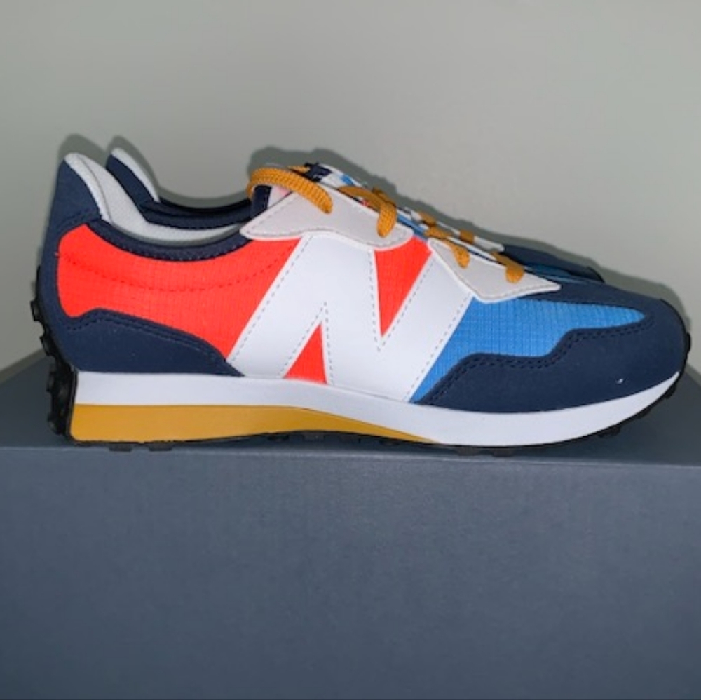 Athletic shoes